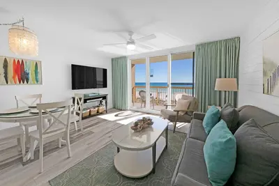 Image de Beautiful Updated Pelican Beach Unit! ! !