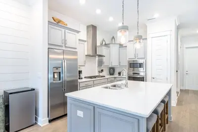 Image de Cozy 3bed townhome close to beach/step from Hub