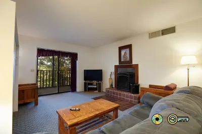 Image de Mountainside Retreat Condo (#1-202) | Ground-level | Quiet & secluded