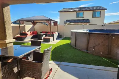 Image de Spacious 4-Bedroom House with an Upstairs Loft and Outdoor Oasis. .