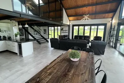 Image de Large Home great for Families, Work, Groups, Teams