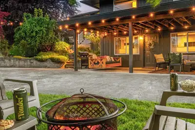 Image de West Nine Retreat with Outside Swing Bed & Views