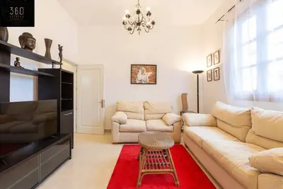 Image de Central Apt 5mins to promenade with Sofa Ac & Wifi
