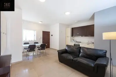 Image de Da Vinci · Spacious central 2br, just off Uni\/Hospital & Wifi