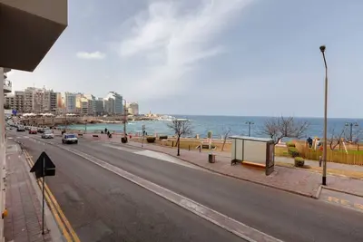 Spacious Bright Seafront Apt