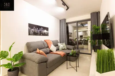 Image de Beautiful, cozy Apt just off the Promenade & Wifi
