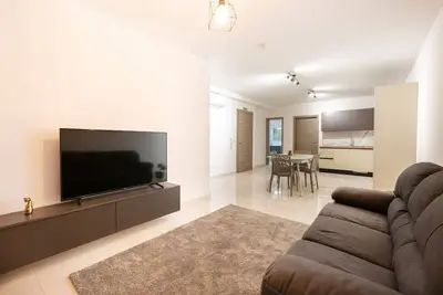 Image de Charming 2br w\/Maltese Balcony Off the Promenade