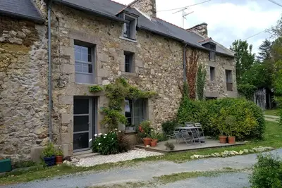 Image de Charmant cottage rénové en pierres au calme, jardin et terrasse decking. Pour 4