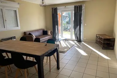 Image de Maison située dans une rue calme pas loin des prés salés et du port.