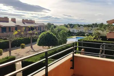 Image de Bel Appartement à Proximité de la Mer avec Piscine et Grand Jardin