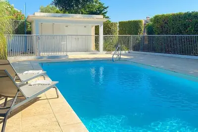 Image de 21. Bright apartment with a balcony. Pool in the property garden