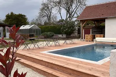 Maison de campagne 16 pers, piscine, coeur de village