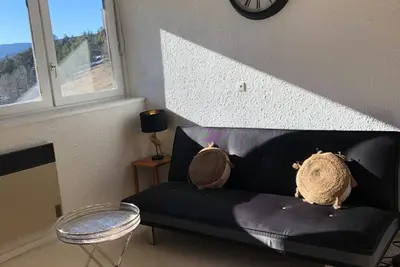 Image de Studio rénové au pied des pistes avec parking, cosy et pratique