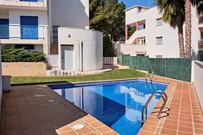 Image de Appartement Moderne à 150m de la Plage avec Piscine et Terrasse