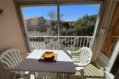 Image de Appartement T3 Climatisé, 2 Chambres, Balcon, Parking, Proche Plage, Lave-linge