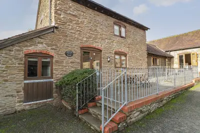 Image de Larch Bed Cottage, pet friendly, with hot tub in Bromyard