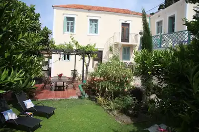 Image de Tudors Garden Villa Rhodes. Castle Apartm. Beach & Old Town 8 mins walk, sea view