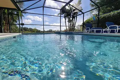 Image de 20 mins Disney, Secluded Pool & Spa, Games Room, WiFi, Spacious, Good for Groups