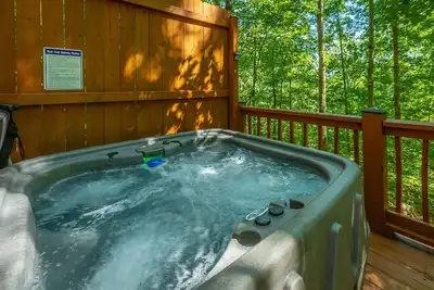 Image de 2 Hideaway Cabins | Rustic W/ 2 Hot Tubs | Sleeps 10