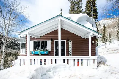 Image de Whispering Pines by Cottonwood Lodging
