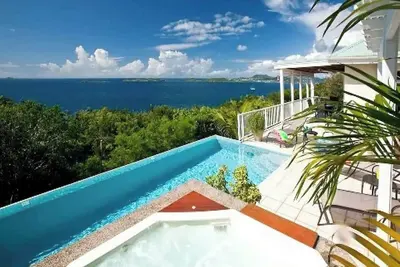 Villa Splendore: The Ideal Getaway with Pool, Spa, A/C, and Close to All Cruz Bay Has to Offer