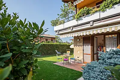 Image de Regarda - appartment \"Iris\" in complex with swimming pool very close to the Lazise city centre
