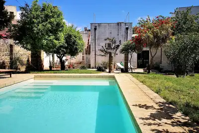 4 km de la mer, maison de design avec piscine