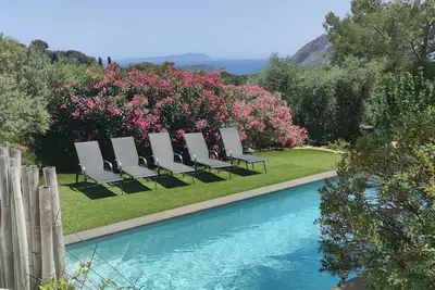 Image de Villa d'architecte vue mer avec piscine aux portes du parc des calanques
