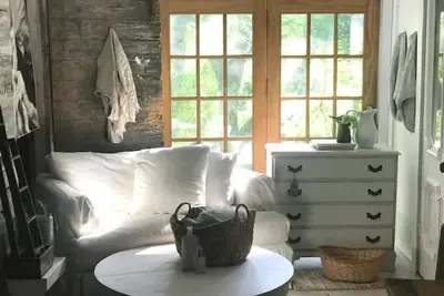 Image de Cozy barn space i. e “Hawthorne” #1