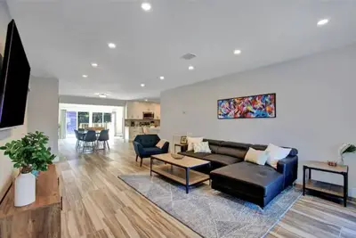 Image de Beautifully Renovated Villa 10 min from the beach!