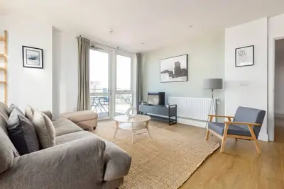2 Bed, 2 Bath Apartment in Bow