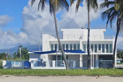 Image de Escape to Secluded Beach in this m new modern 4 bedroom\/4 bath villa