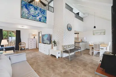 Image de Oceanview Manor by Peppy Beach Retreats® (10 Adults), Manor