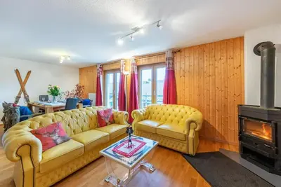 Chalet, 200m du centre station, vue montagne, balcon, cheminée ou poêle à bois, télévision
