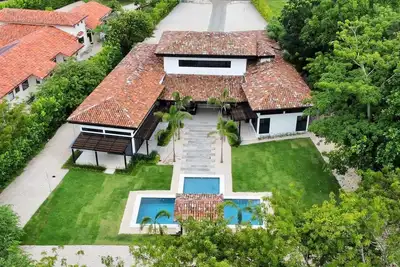 Image de Brand New House just Steps from Private Beach in Gated Community