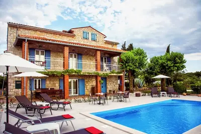 Image de Beautiful country house Topaz****Porec\/Dracevac, air conditioning 5 min. to the sea