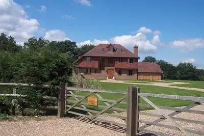 Image de Farmhouse beautiful location rural yet easy access London sleeps up to 24