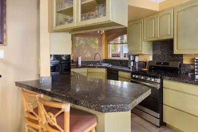 Image de Plumeria Suite, Pre-renovation Summer Sale, 2 bedrooms, sleeps 6, Pool and Bbq