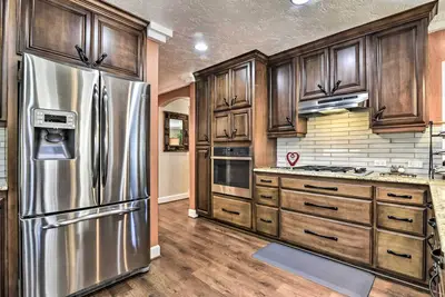 Image de Milwaukie Vacation Rental w\/ Backyard, Office