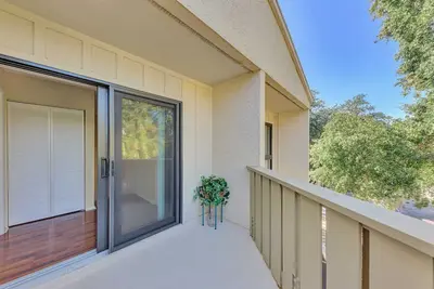Image de Beautiful Bay side Condo