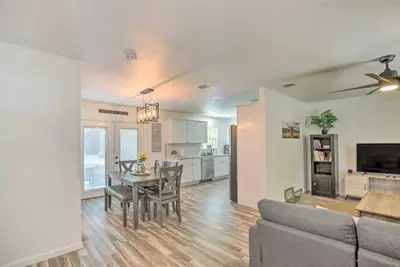 Image de Renovated San Antonio Retreat ~ 16 Mi to Dtwn