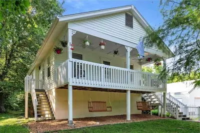 Image de Beautiful Cottage on Large one Acre Private Lot