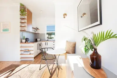 Image de Sun-filled North Bondi Apartment moments to beach