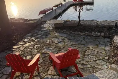Image de This family retreat offers the best of both worlds!