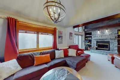 Image de Three-story, ski-in/out condo with mountain view - dog-friendly