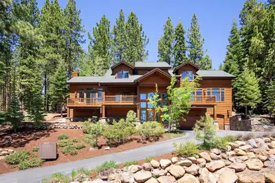 Image de Tahoe Donner 4br/hot tub/fire pit/Sleeps 10 adults