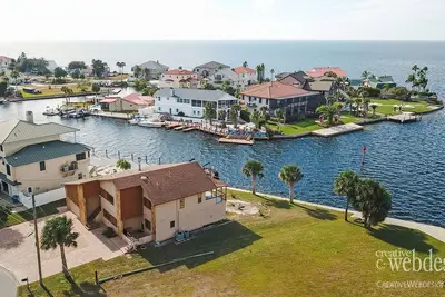 Image de Gulf Front 2nd Floor Home with Kayaks