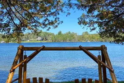 Image de Lakefront Cabin - Northaire Resort Cabin 3