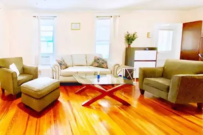 Image de Downtown Bungalow - Walk to downtown and drive 12 mins to the beach