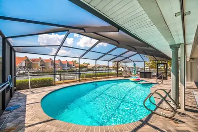 Image de Waterfront 3b/2ba private pool & private dock, free kayaks,